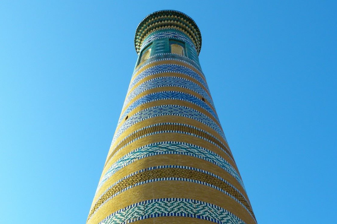 Viaje Uzbekistan-khiva-minarete-chodja-islam-alta-mosaico