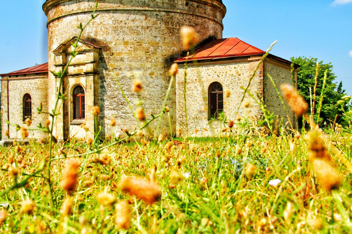 Viajar a Azerbaiyan-round-temple-in-shaki
